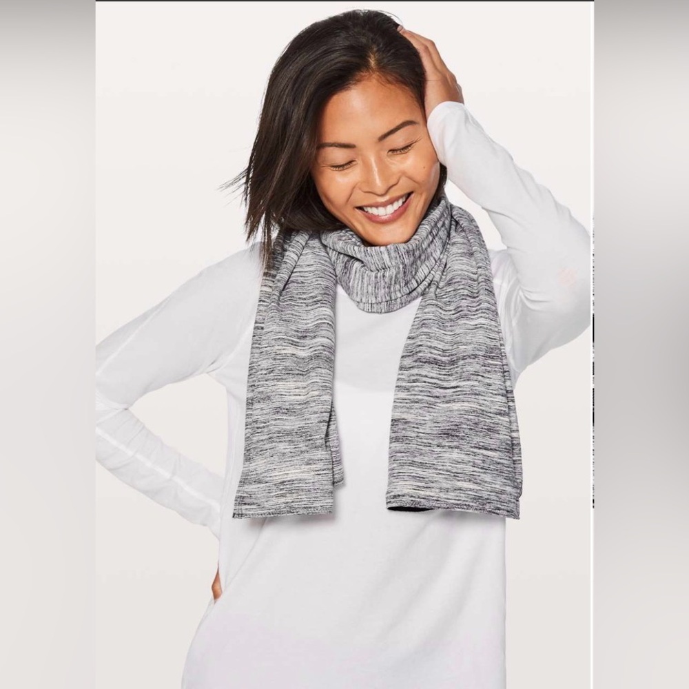 🍋Lululemon🍋 Viinyasa scarf. Grey/black space dye - Picture 2 of 8